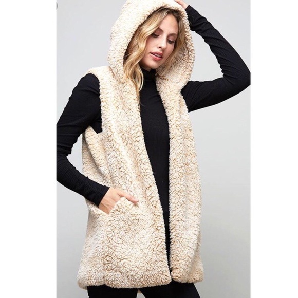 Last 1! 🌟Two-tone Beige Sherpa Vest - Picture 7 of 7